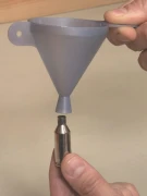 LYMAN - Lejek E-ZEE Powder Funnel antystatyczny do nasypywania prochu w łuski nabojowe (Lyman 7752431)